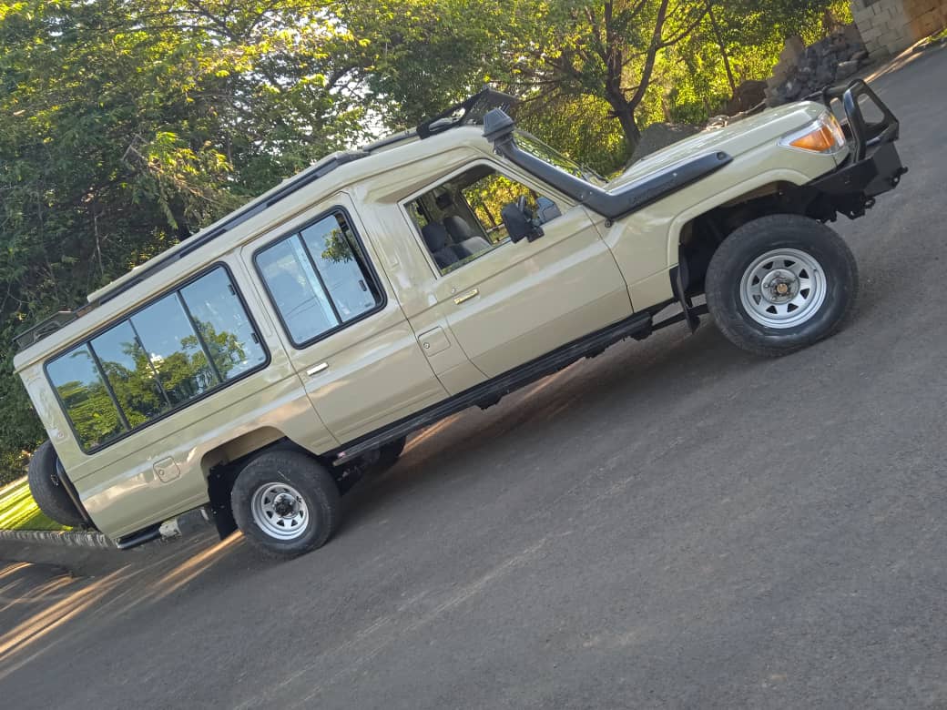 safari-vehicles4